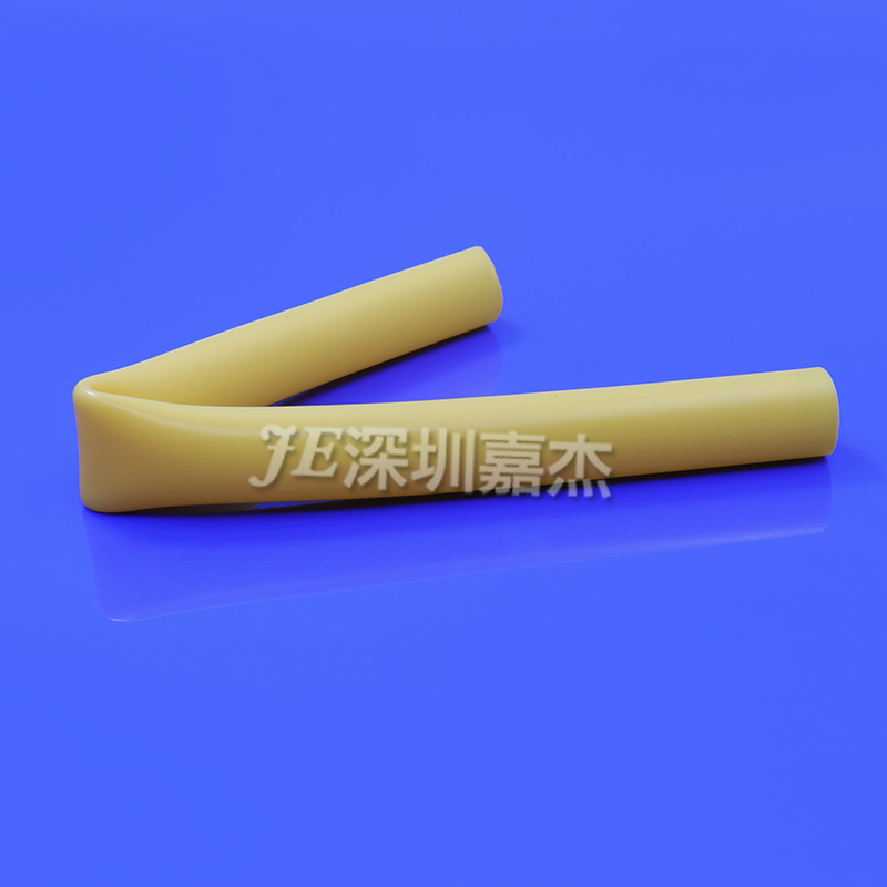 女子被草视频双色硅胶管